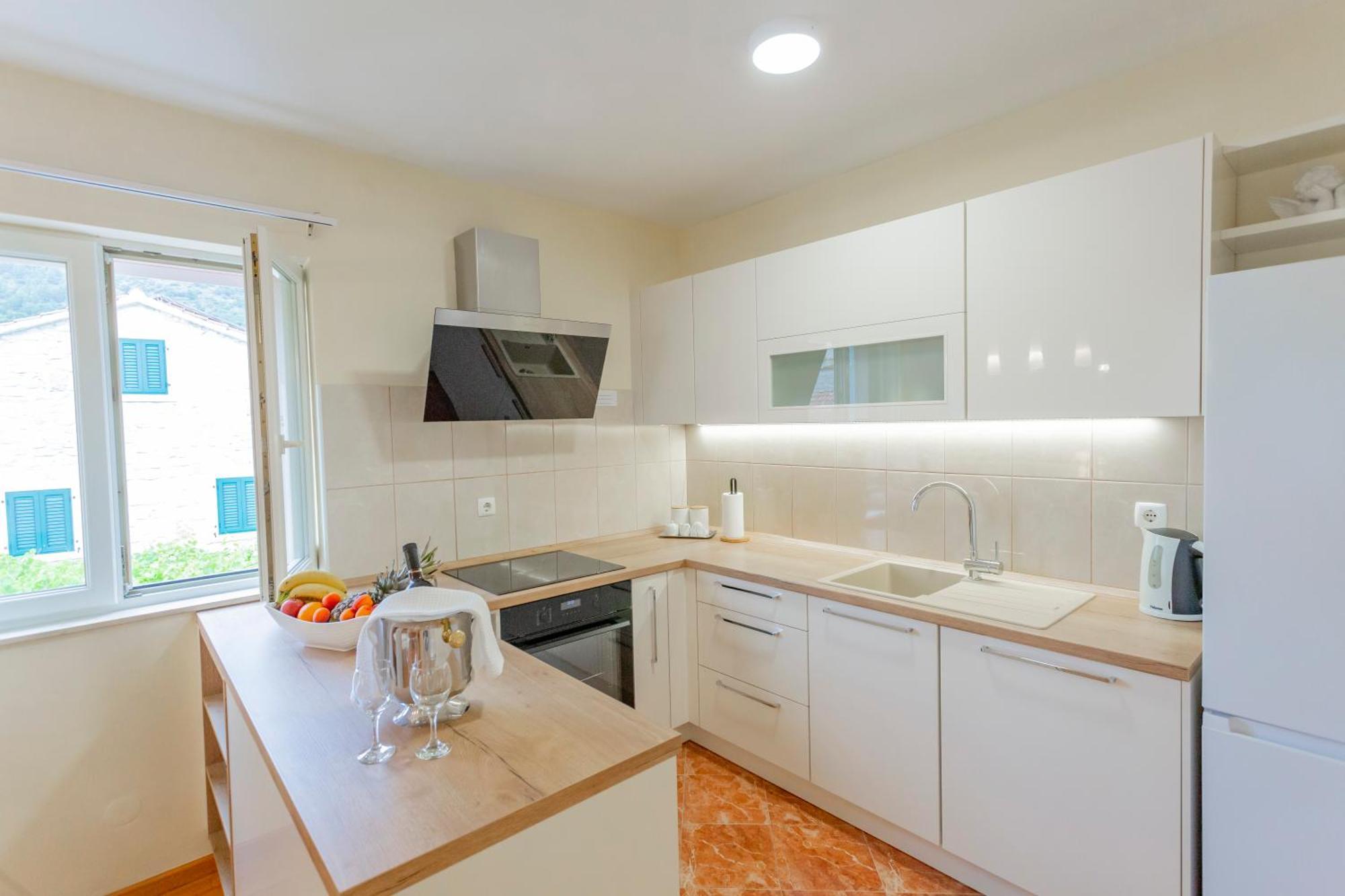 Baska Voda Apartments - Steps From The Beach, Free Parking, Central Location Εξωτερικό φωτογραφία
