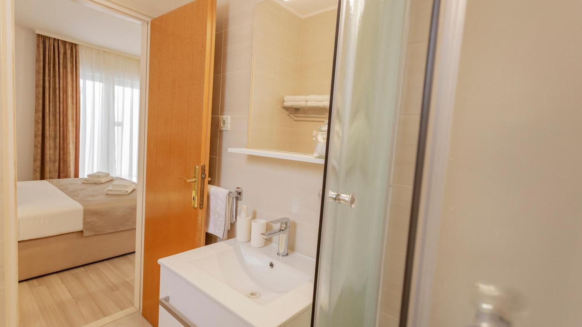 Baska Voda Apartments - Steps From The Beach, Free Parking, Central Location Εξωτερικό φωτογραφία