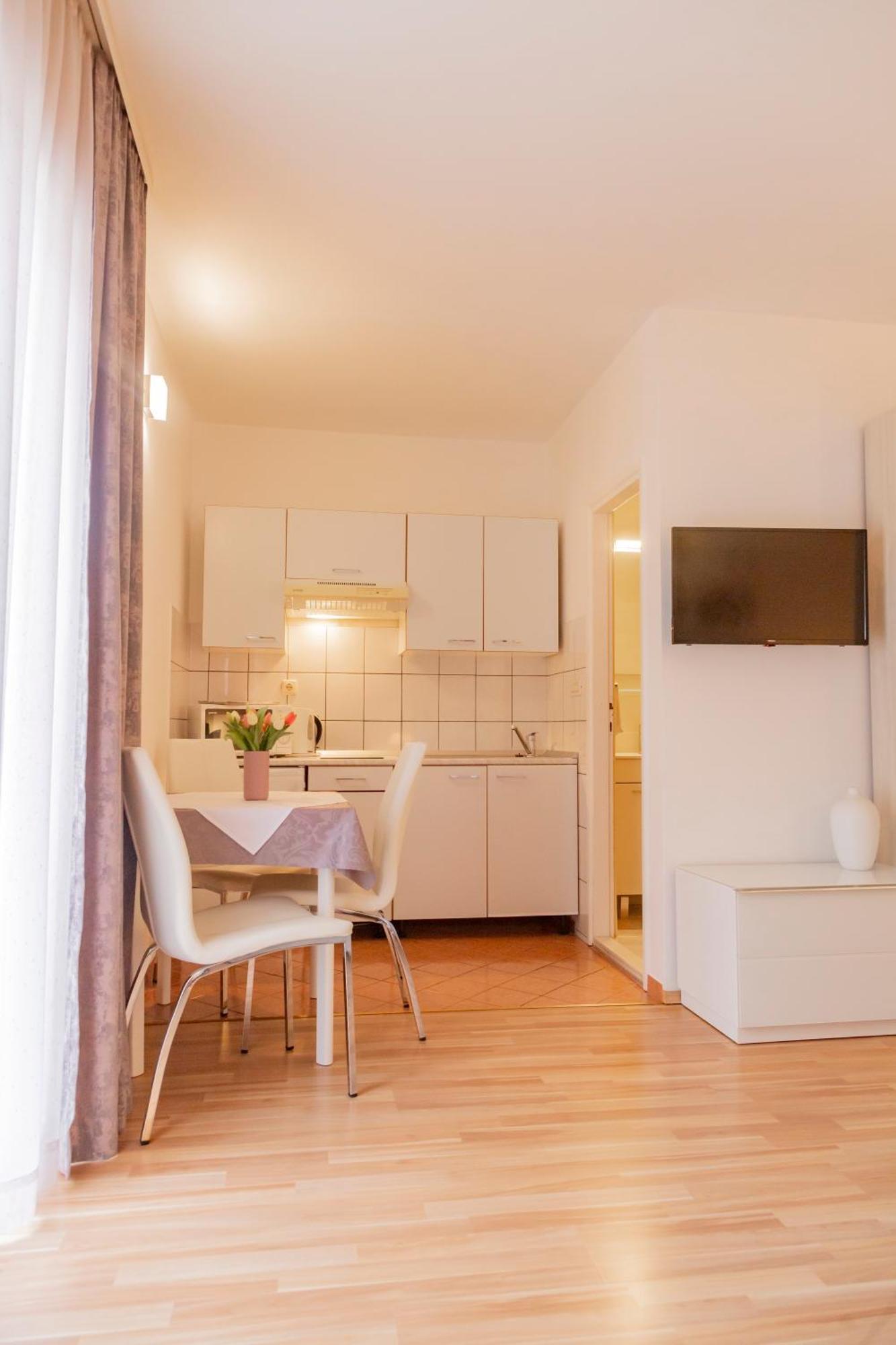 Baska Voda Apartments - Steps From The Beach, Free Parking, Central Location Εξωτερικό φωτογραφία