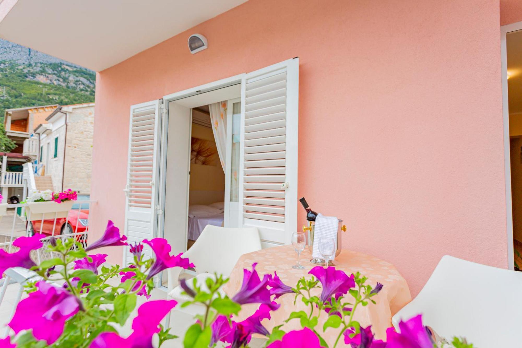 Baska Voda Apartments - Steps From The Beach, Free Parking, Central Location Εξωτερικό φωτογραφία